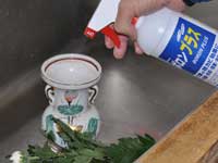 花瓶の水の汚れ防止にホウ酸塩水溶液を使用