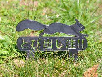 リスの飛び出し注意プレート